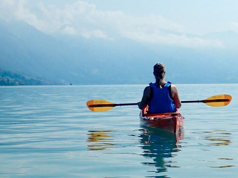 Enjoy the kayaking on Lake Thun, Interlaken