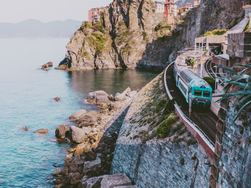 train travel on the amalfi coast