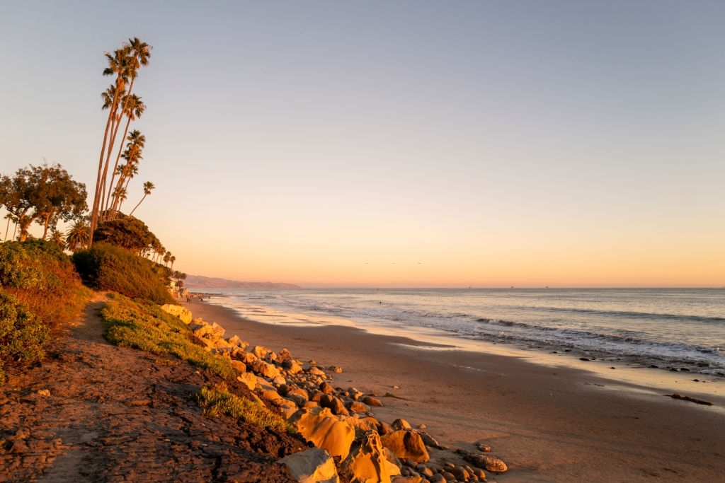 Hit The Beautiful Beaches like Butterfly Beach & Hendry’s Beach